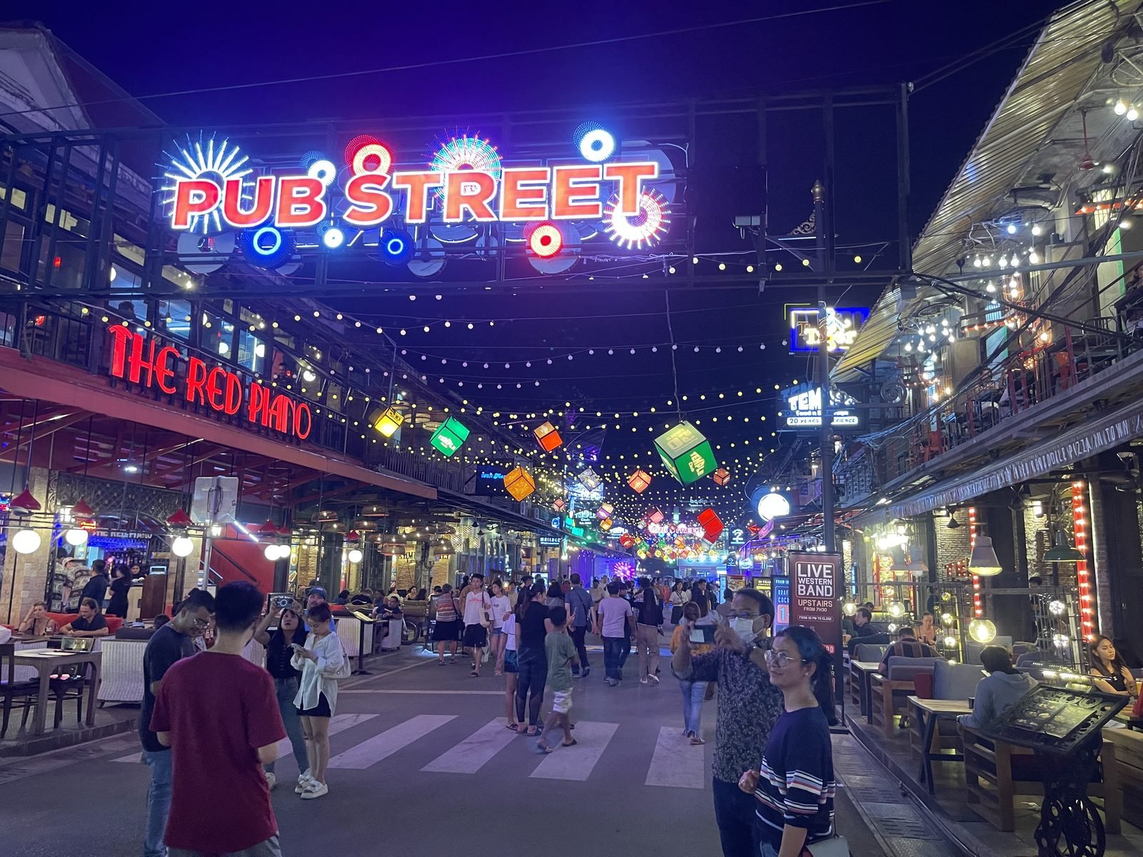 Pub Street Siem Reap at night